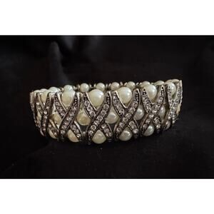 Vintage Faux Pearl & Rhinestone Stretch Bracelet Wide Elegant Statement B045